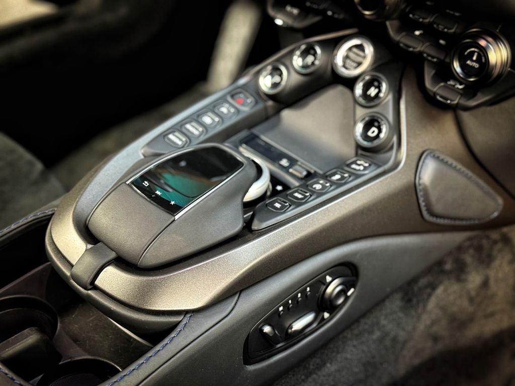 Aston Martin V8 Vantage 2023