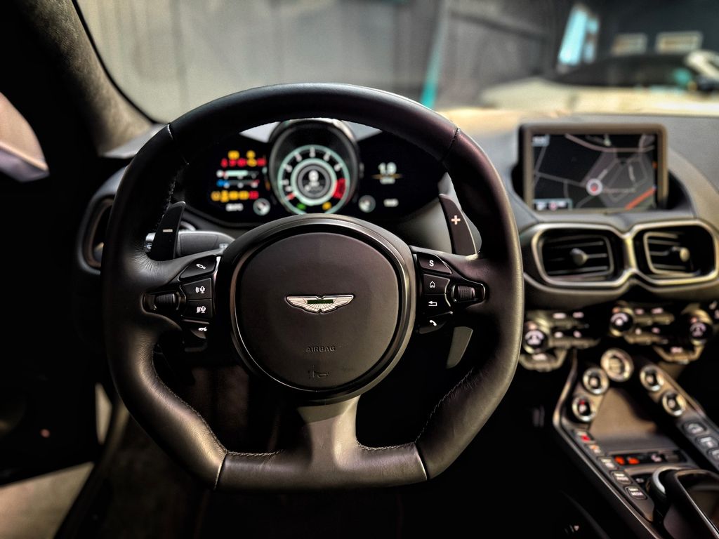 Aston Martin V8 Vantage 2023