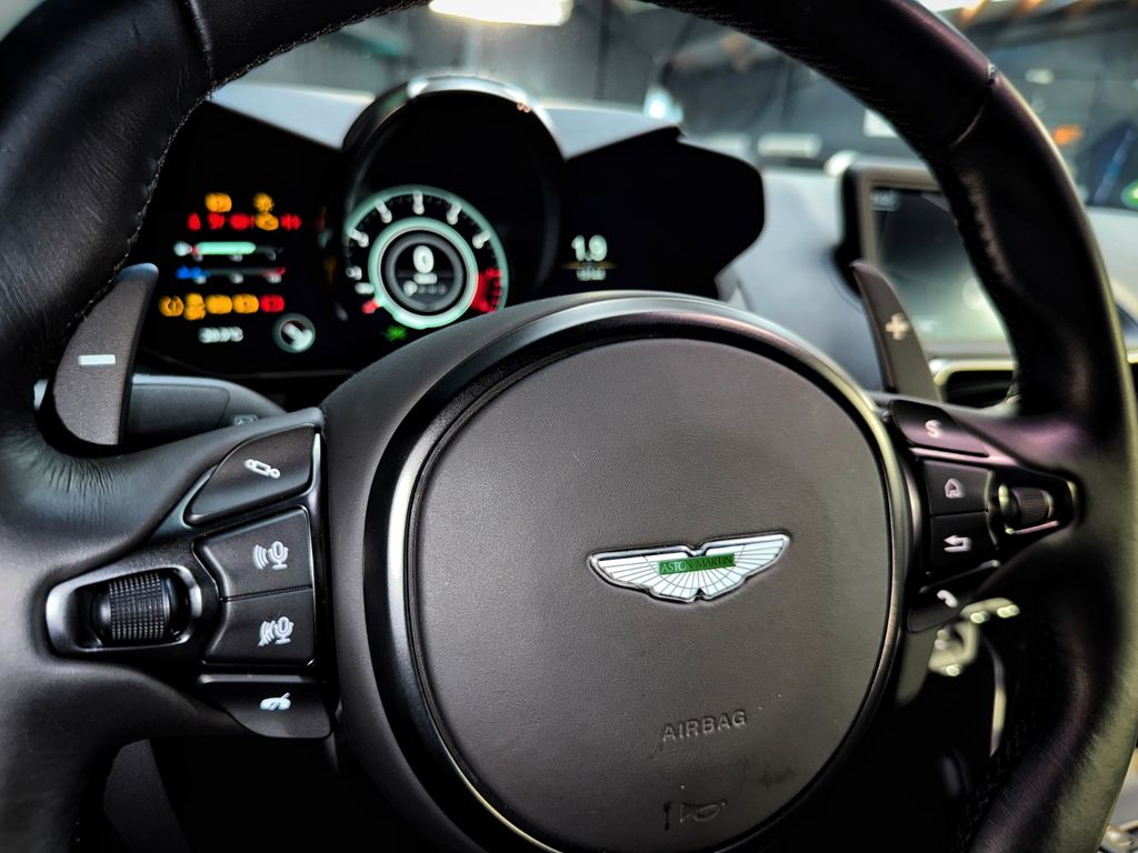 Aston Martin V8 Vantage 2023