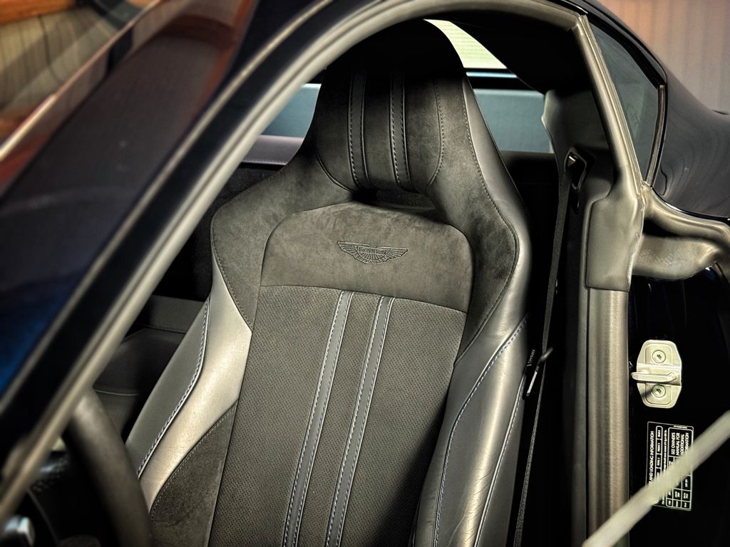 Aston Martin V8 Vantage 2023