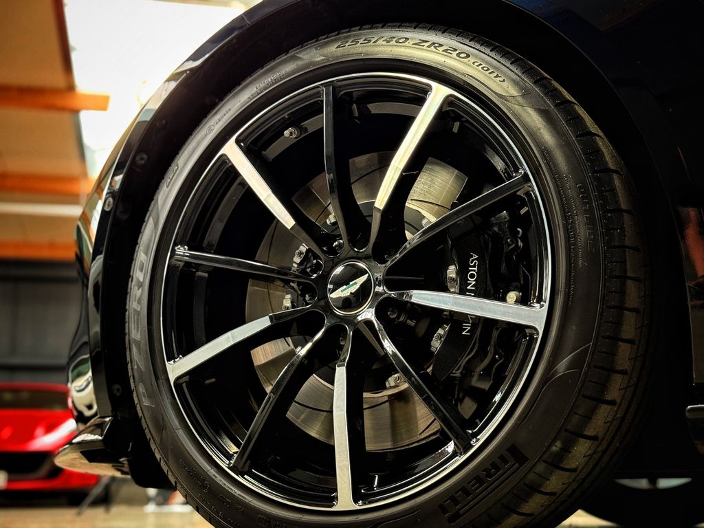 Aston Martin V8 Vantage 2023