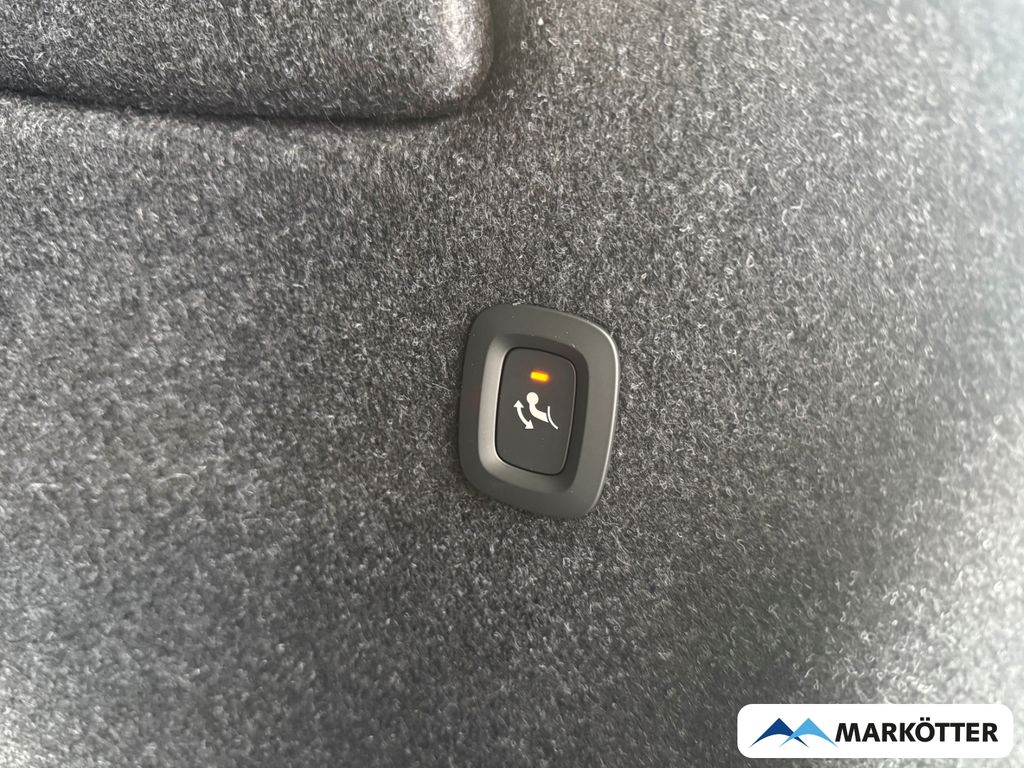 Volvo XC40 2025