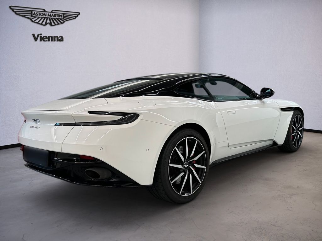 Aston Martin DB11 2018