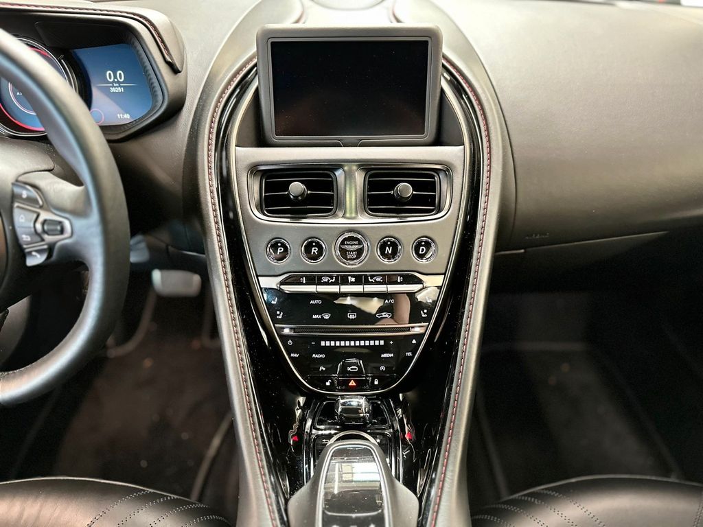 Aston Martin DB11 2018