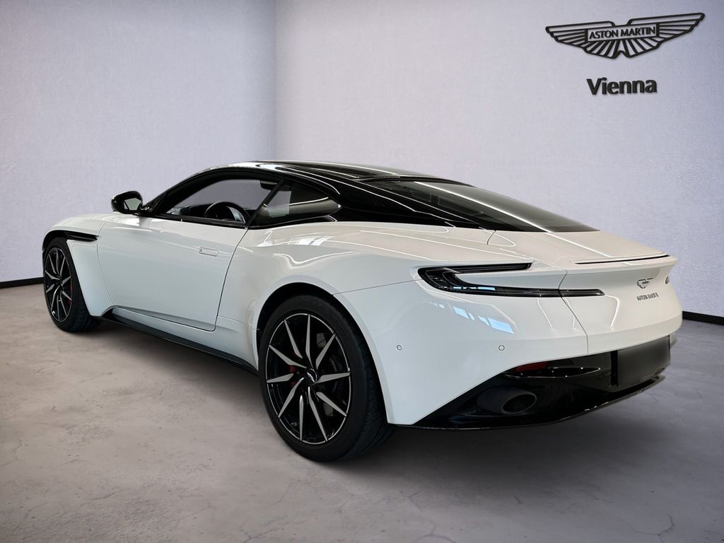 Aston Martin DB11 2018