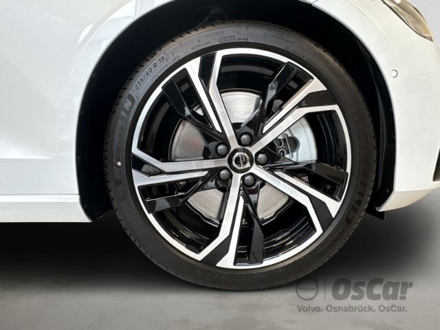 Volvo V60 2025