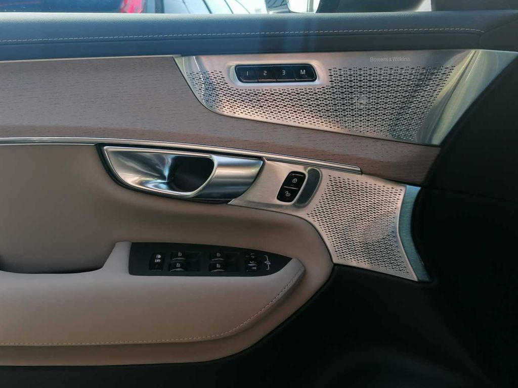 Volvo XC90 2025
