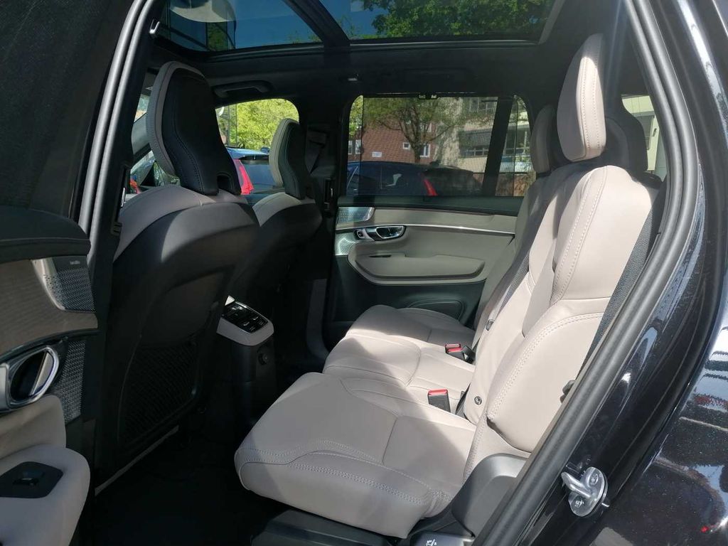Volvo XC90 2025