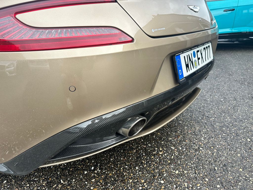 Aston Martin Vanquish 2012