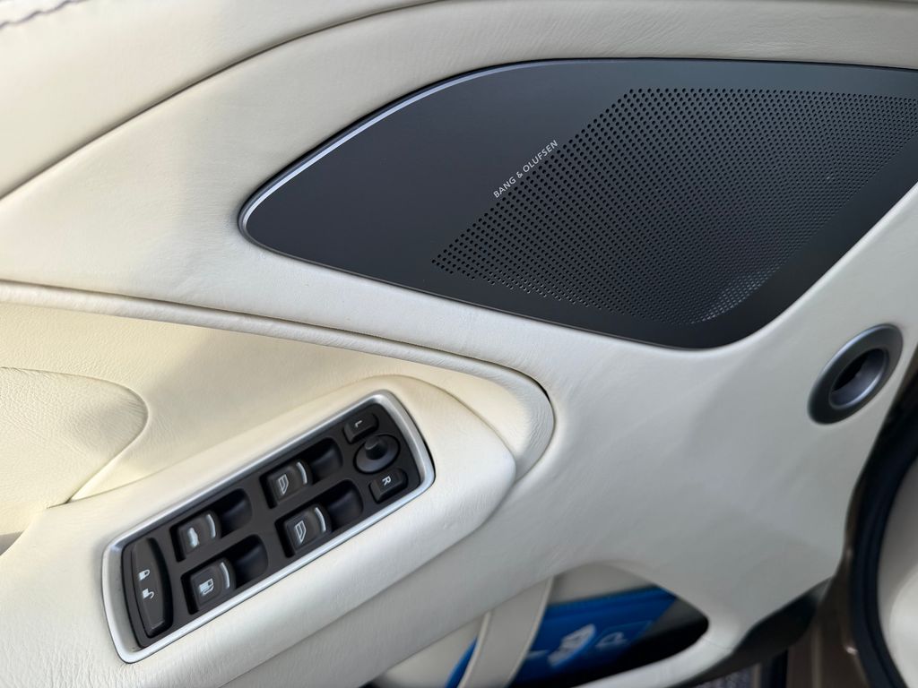 Aston Martin Vanquish 2012