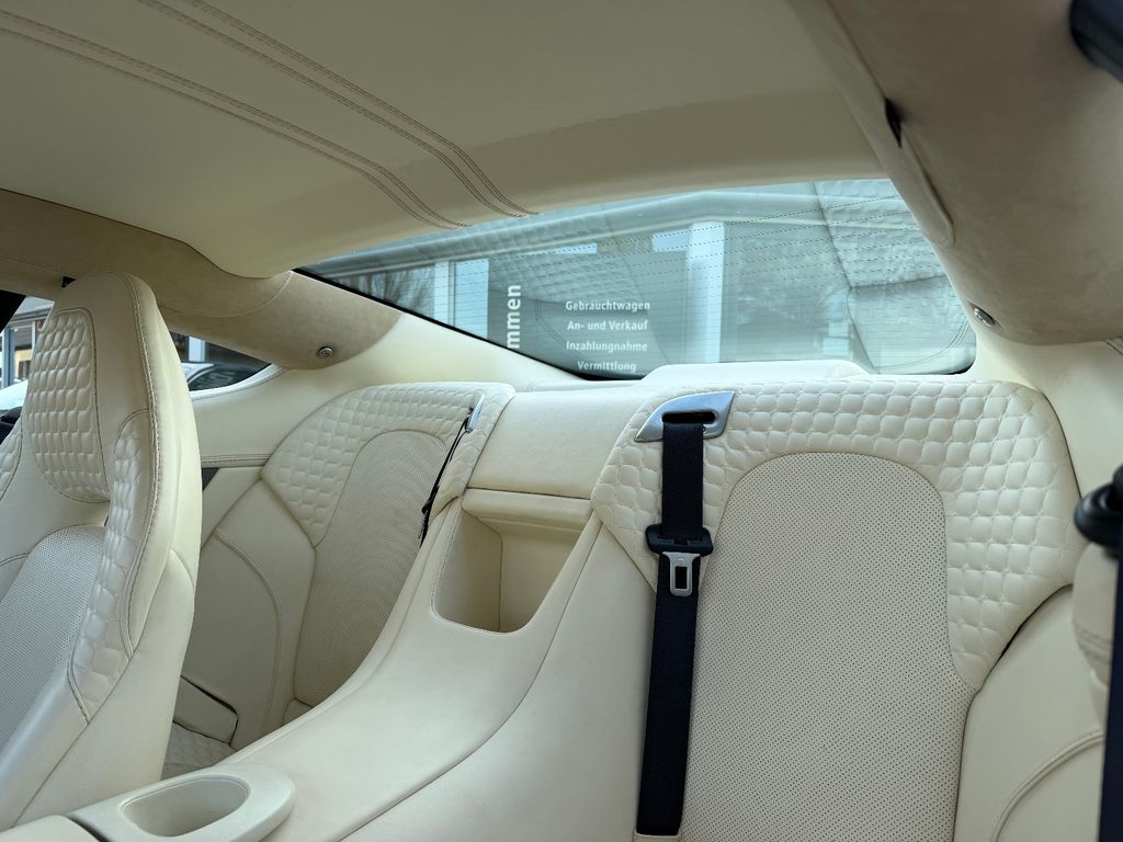 Aston Martin Vanquish 2012