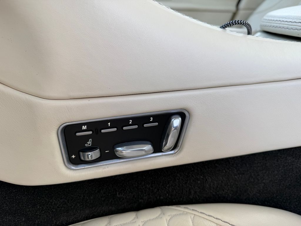 Aston Martin Vanquish 2012