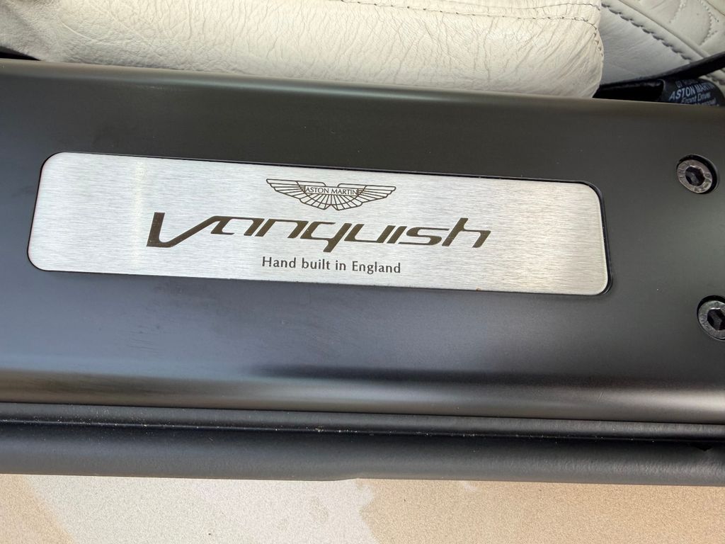 Aston Martin Vanquish 2012