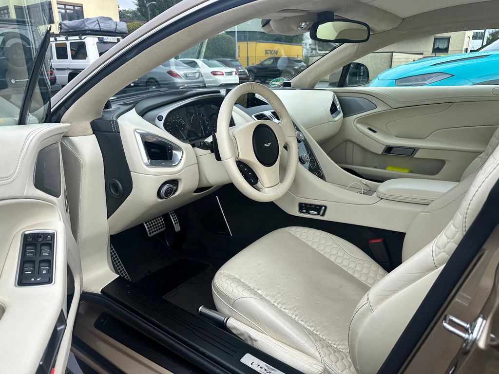 Aston Martin Vanquish 2012