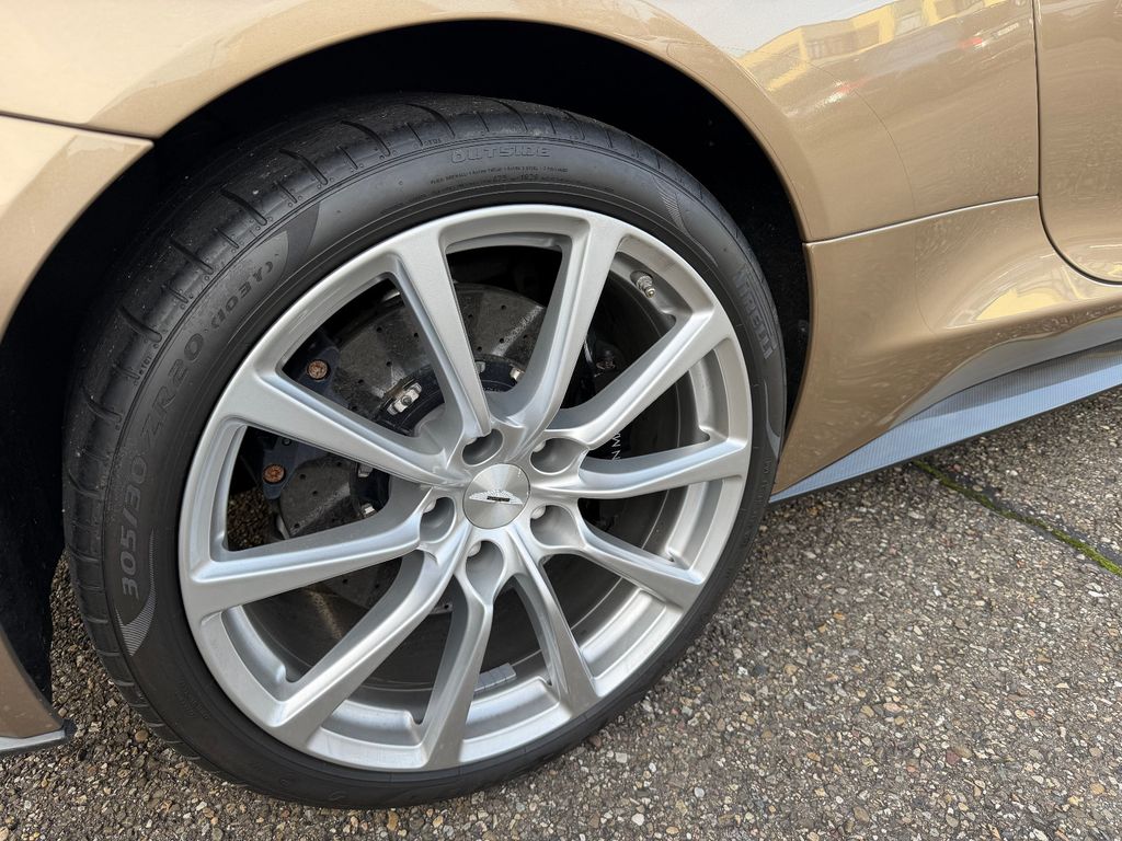 Aston Martin Vanquish 2012