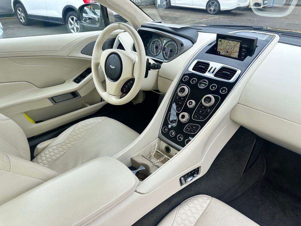 Aston Martin Vanquish 2012