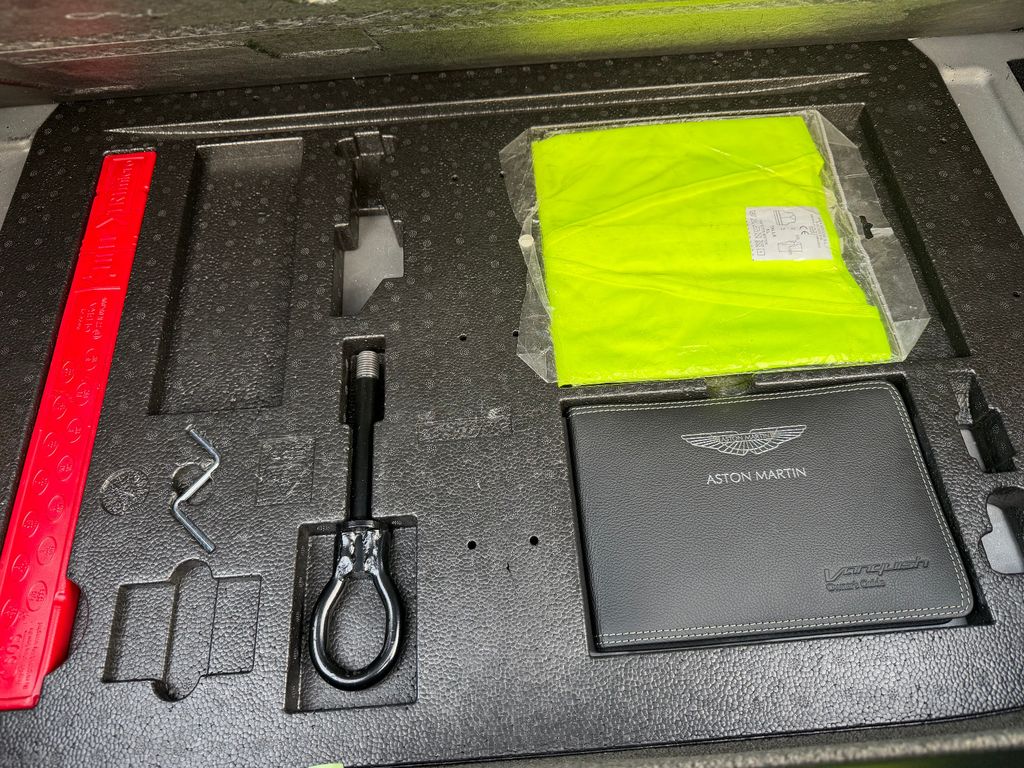 Aston Martin Vanquish 2012