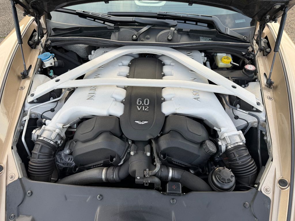 Aston Martin Vanquish 2012