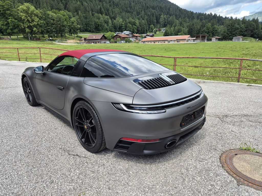 Porsche 992 2025