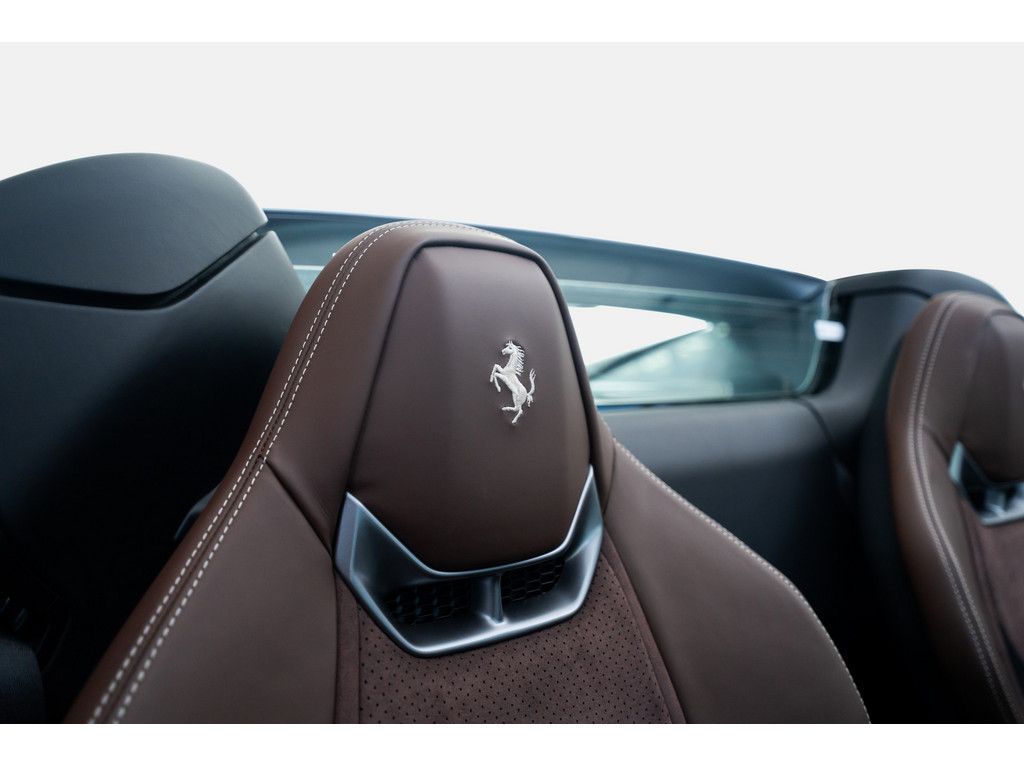 Ferrari 296 GTS 2024