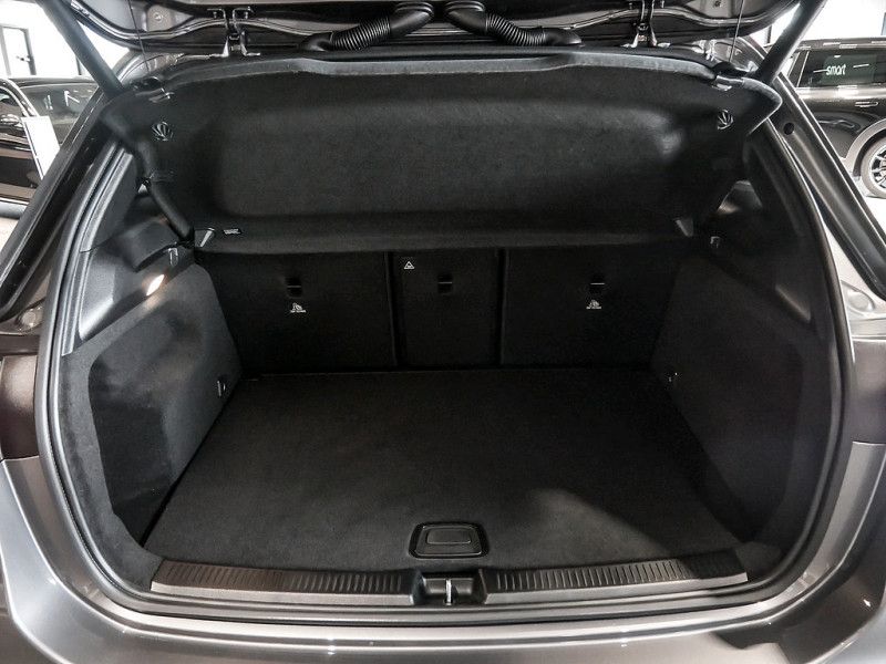 Mercedes-Benz B 200 2025