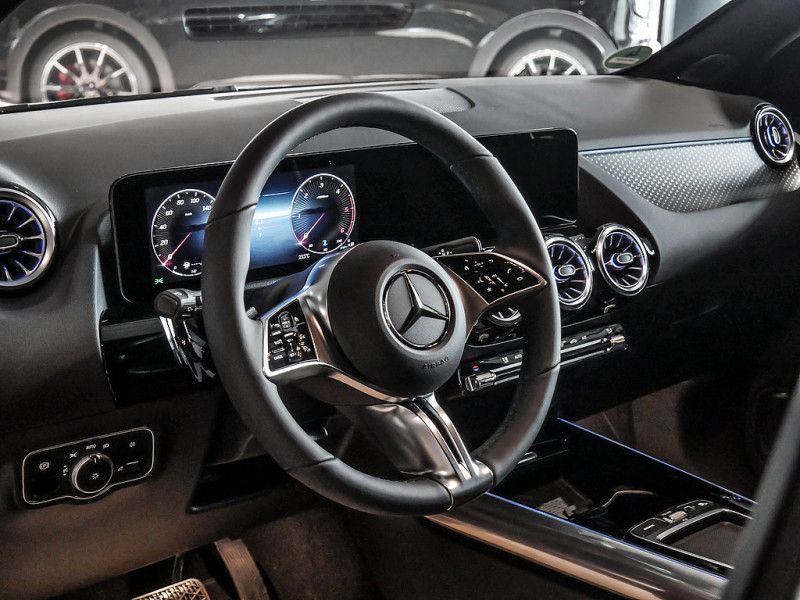 Mercedes-Benz B 200 2025