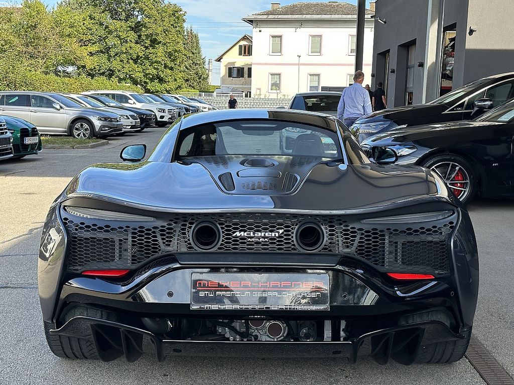 McLaren Artura 2023