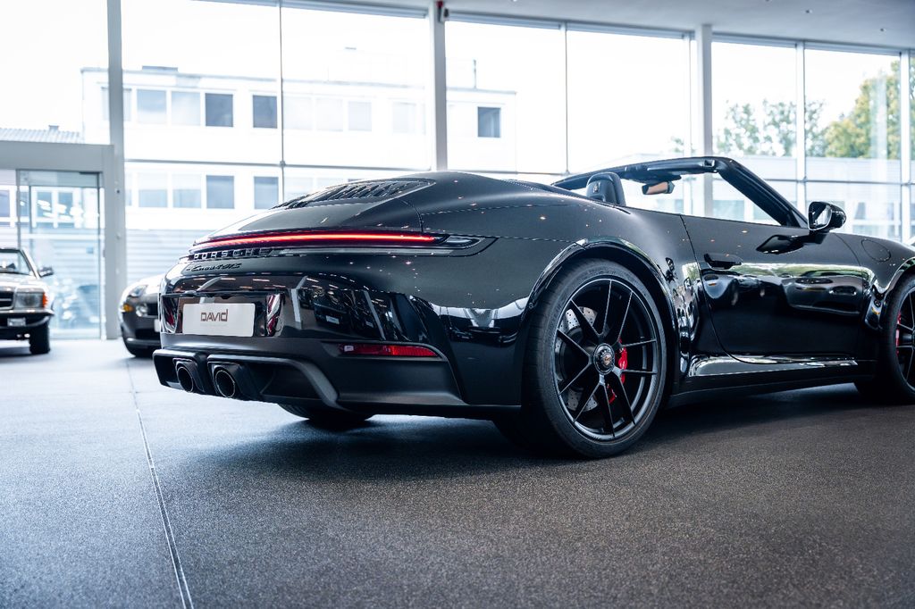 Porsche 992 2025