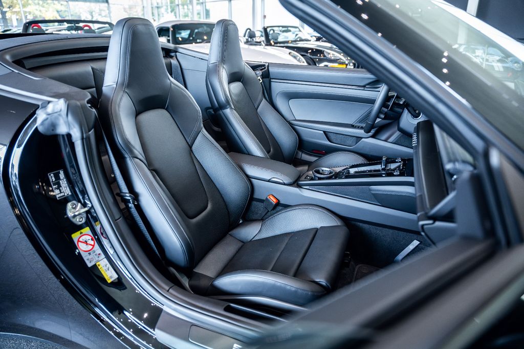 Porsche 992 2025