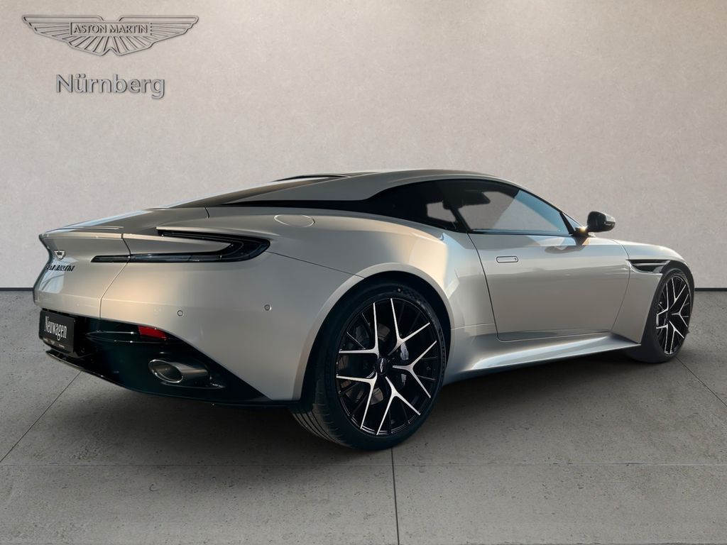 Aston Martin DB12