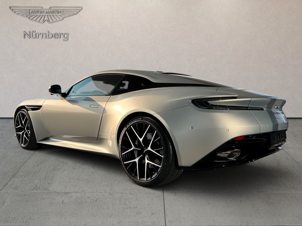 Aston Martin DB12