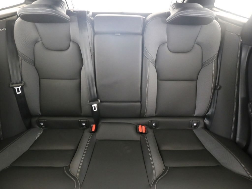 Volvo XC60 2025