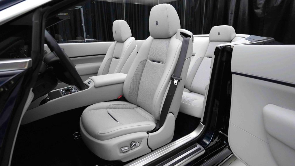 Rolls-Royce Dawn 2022