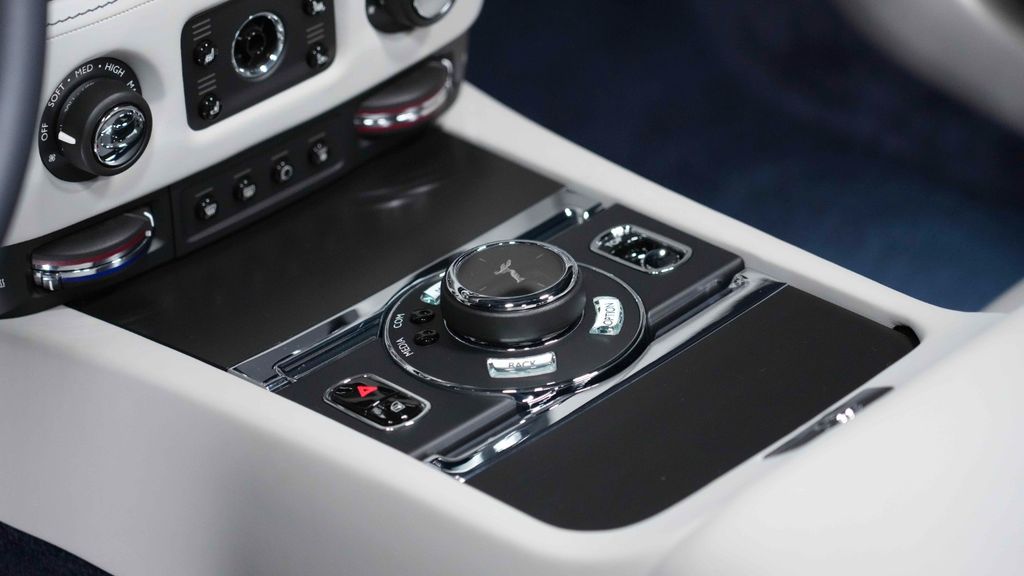 Rolls-Royce Dawn 2022