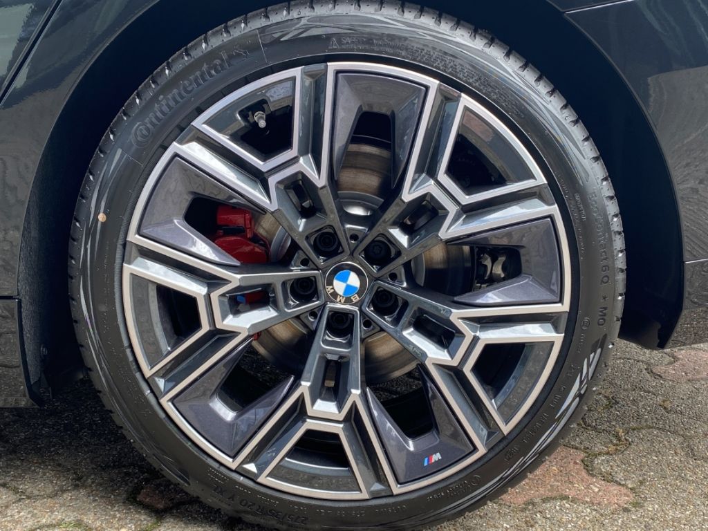 BMW i5 2025