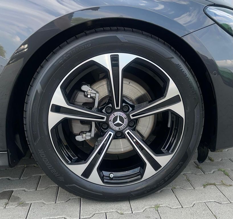 Mercedes-Benz E 220 2024