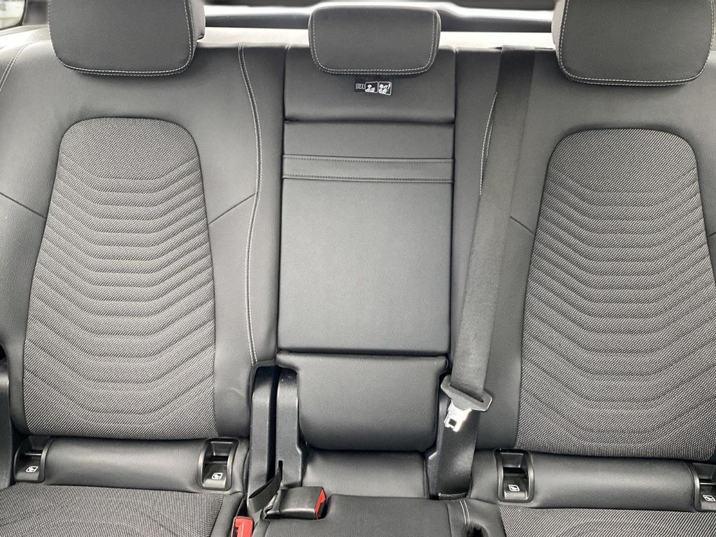 Mercedes-Benz GLB 180 2023