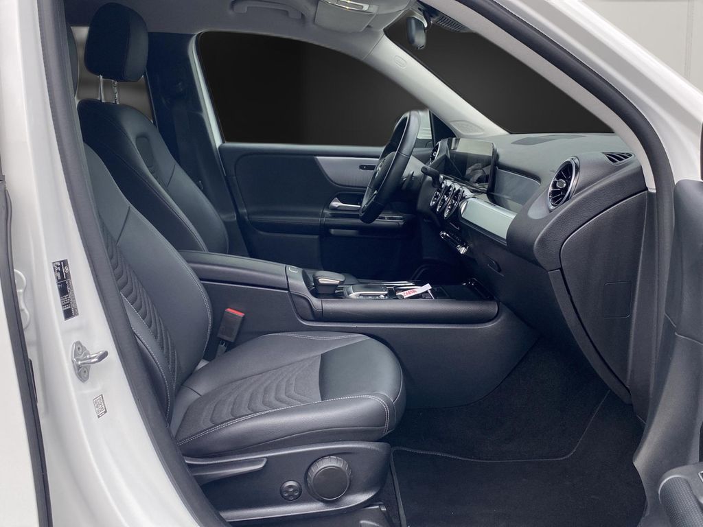 Mercedes-Benz GLB 180 2023