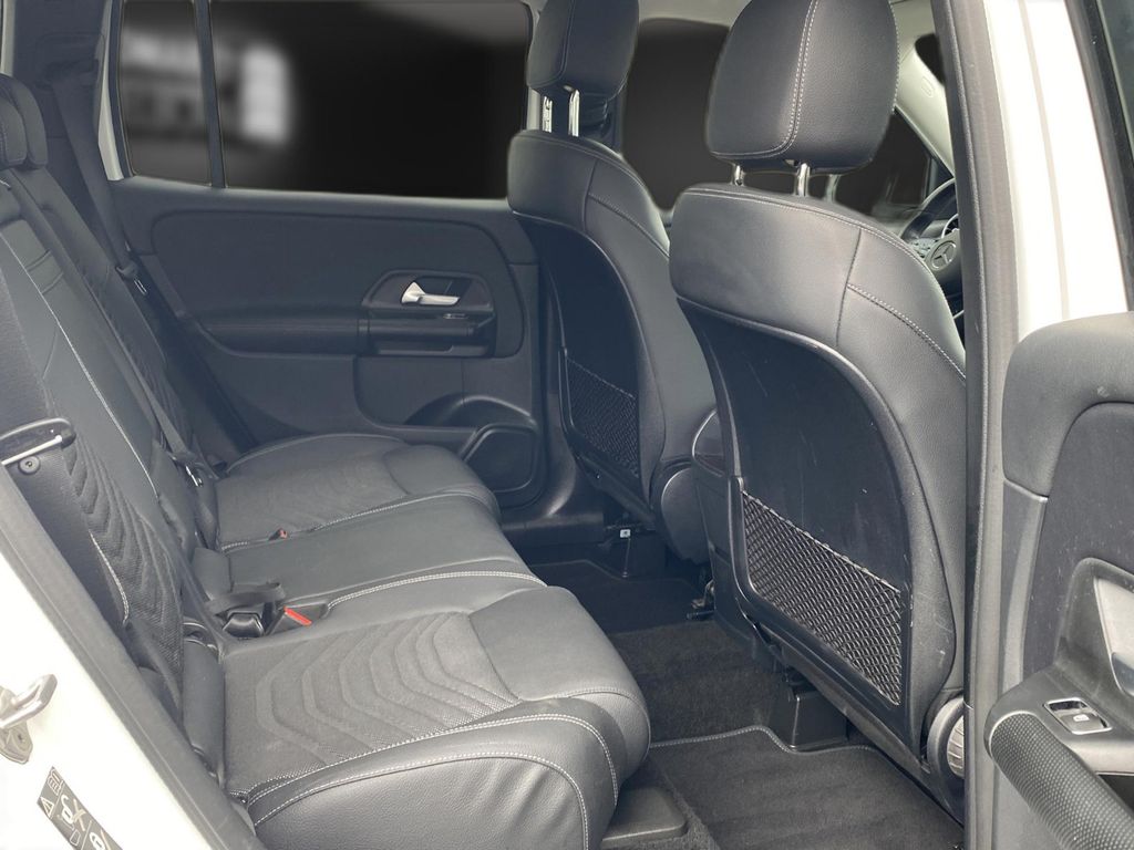 Mercedes-Benz GLB 180 2023