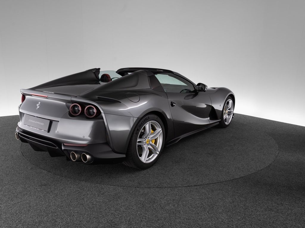 Ferrari 812 2023
