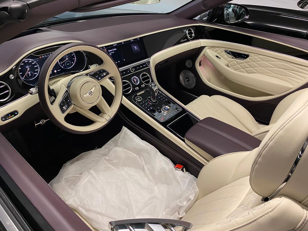 Bentley Continental GTC 2024