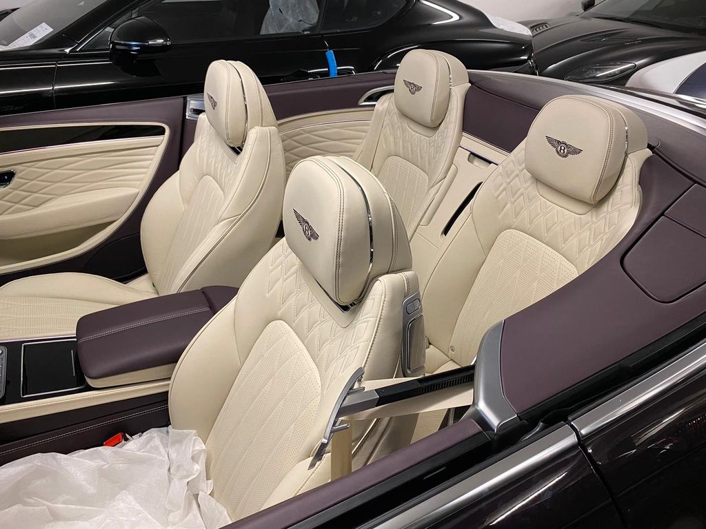 Bentley Continental GTC 2024