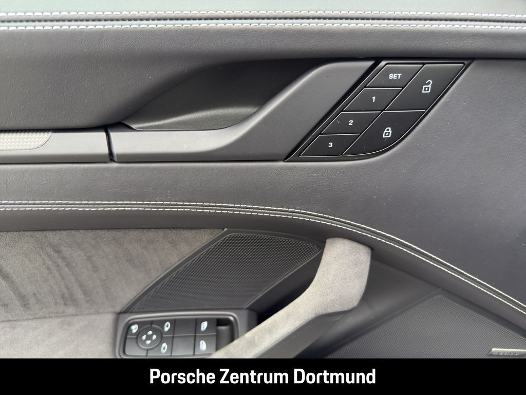 Porsche 992 2023
