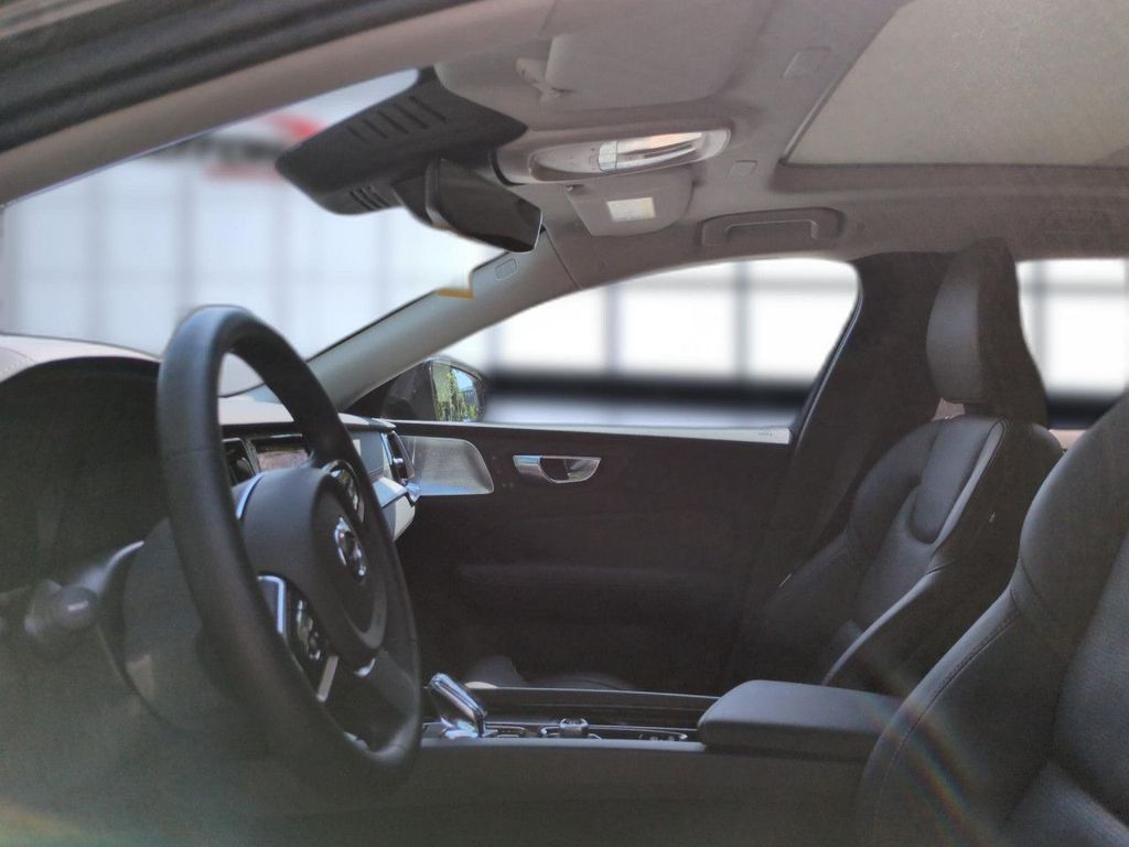 Volvo V60 Cross Country 2023