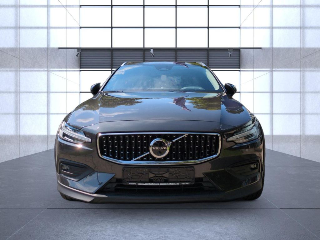Volvo V60 Cross Country 2023