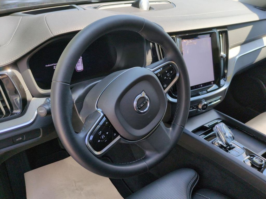 Volvo V60 Cross Country 2023