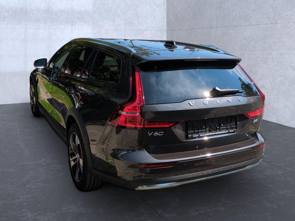 Volvo V60 Cross Country 2023
