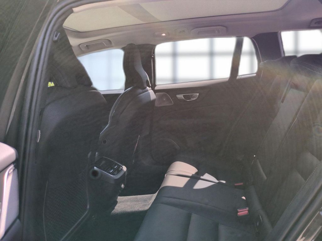 Volvo V60 Cross Country 2023