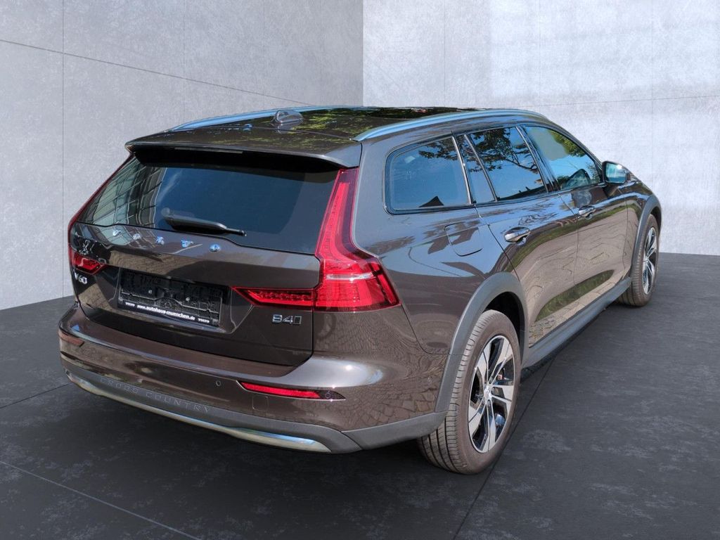 Volvo V60 Cross Country 2023