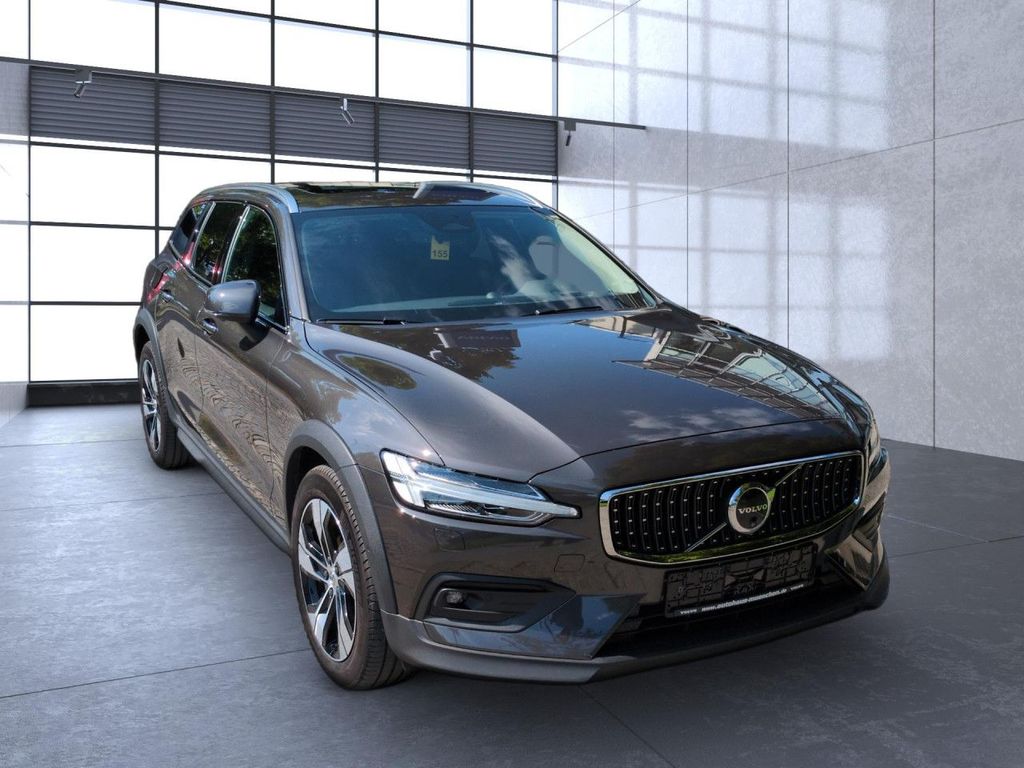 Volvo V60 Cross Country 2023